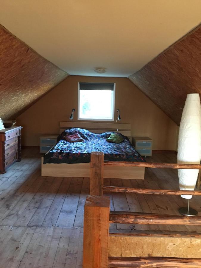 Liten Stuga Mitt I Naturen Pa Kinnekulle Hallekis Экстерьер фото